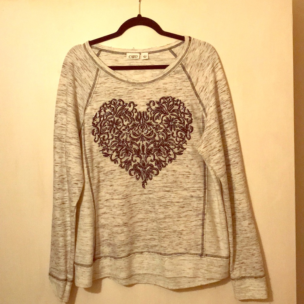 Light sweater with glitzy heart